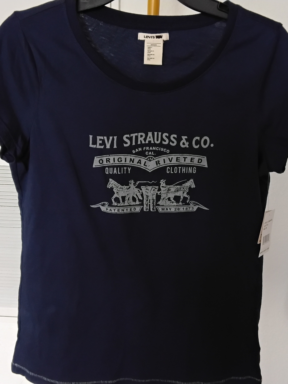 Levi's Navy Short-Sleeve Graphic Tee with Light Gray Logo